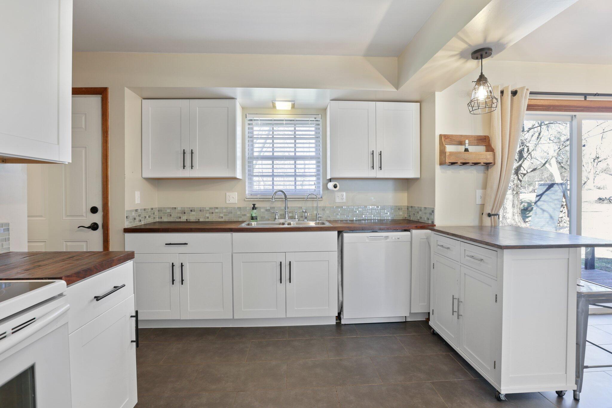 2476 Patterson Road Southwest Pataskala, OH 43062 - Photo 10 of 47 11-web-or-mls-0D3A7738