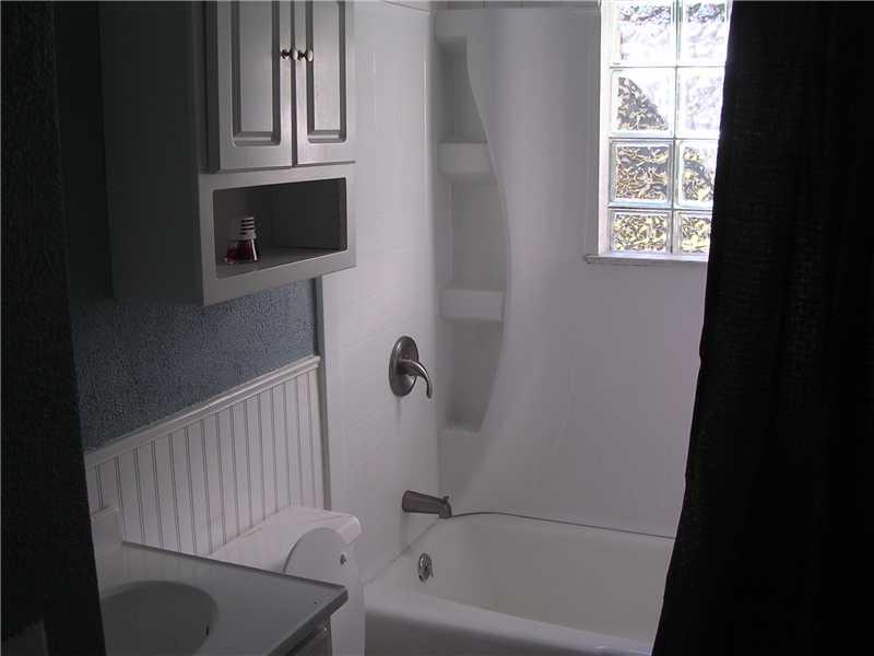 368 Lincoln Hall Road Elizabeth, PA 15037 - Photo 16 of 20 Full Bath.