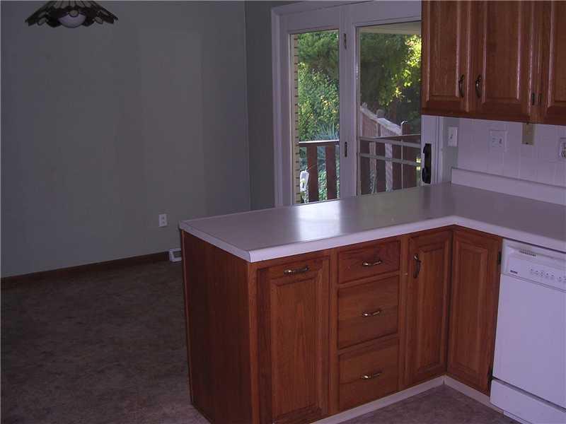 368 Lincoln Hall Road Elizabeth, PA 15037 - Photo 8 of 20 Kitchen.