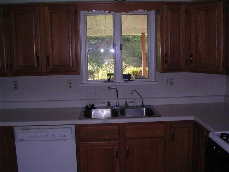 368 Lincoln Hall Road Elizabeth, PA 15037 - Photo 9 of 20 Kitchen.