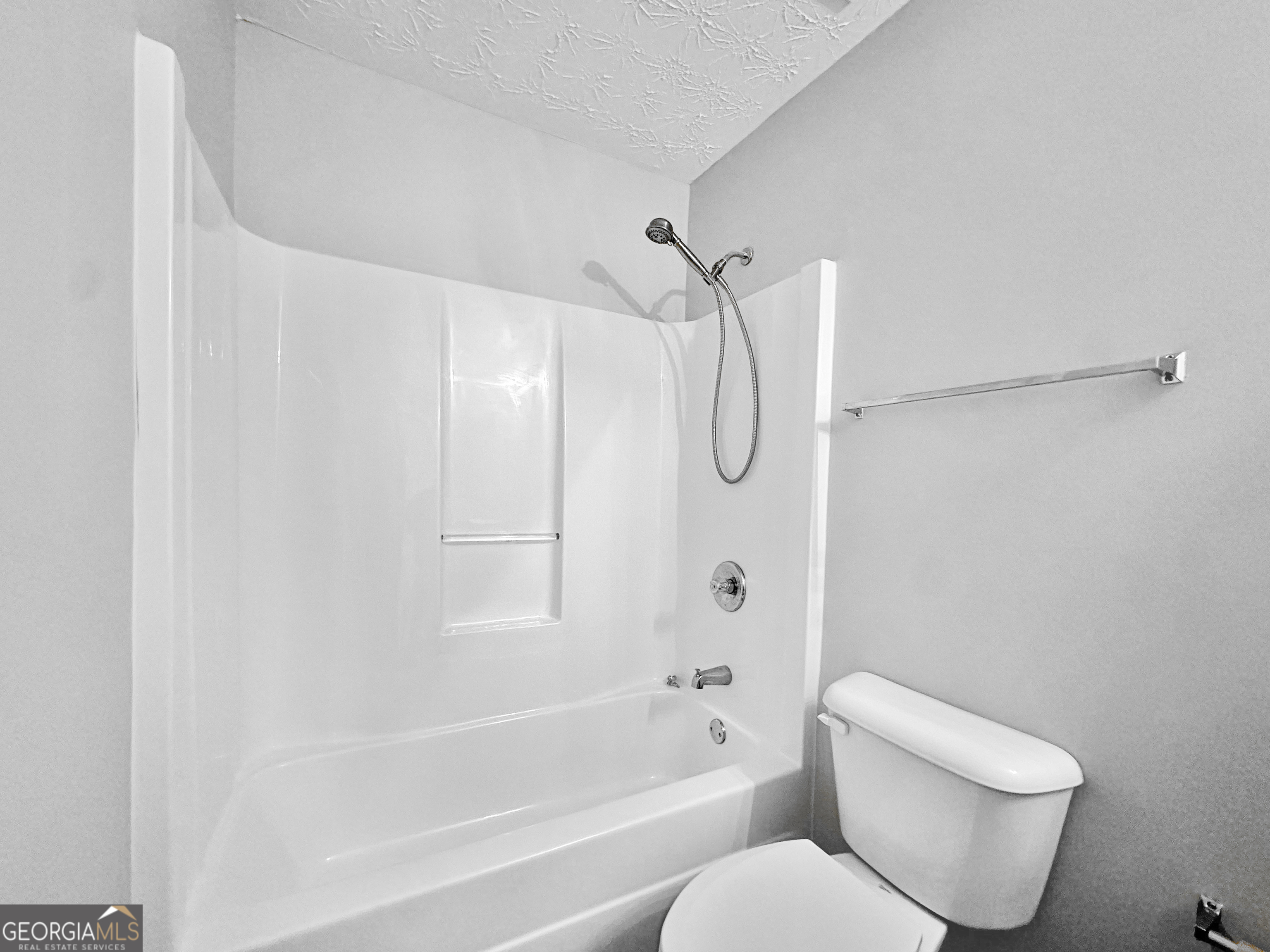 105 Aprils Way Union City, GA 30291 - Photo 17 of 20 a bathroom with a toilet and a bathtub