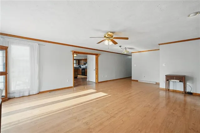 a view of an empty room with working space