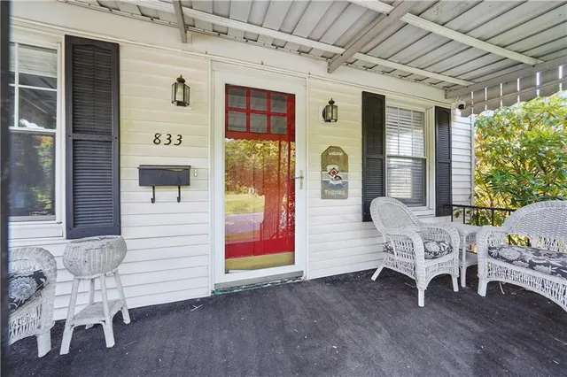 a wooden bench sitting in front of a building