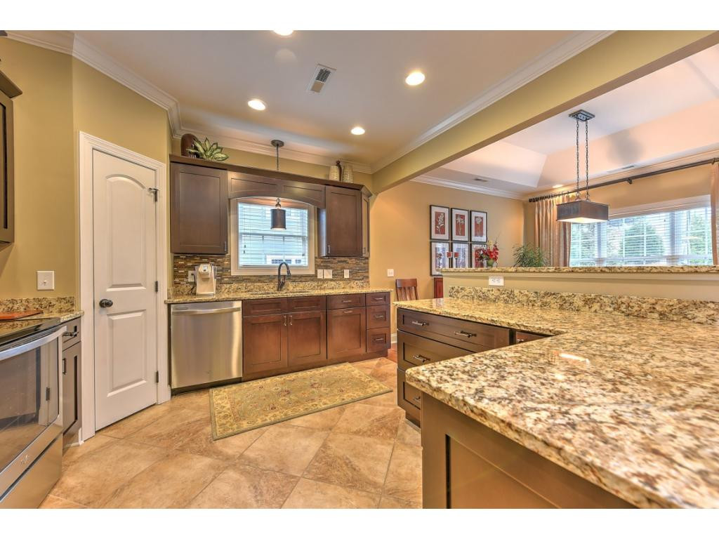 2724 Edinburgh Channel Road Kingsport, TN 37664 - Photo 9 of 34 Photo 9