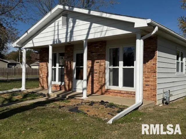 $133,000 | 1106 Airport Road, Mount Vernon, IL 62864