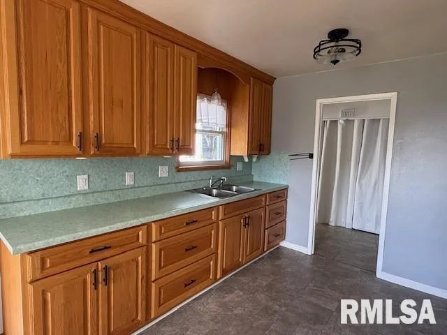 $133,000 | 1106 Airport Road, Mount Vernon, IL 62864