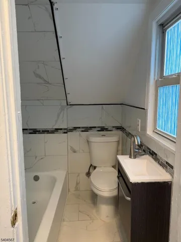 $1,500 | 369 South Burnet Street, Unit 3, East Orange, NJ 07018