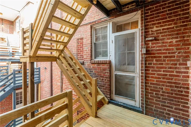 a view of an entryway with a door