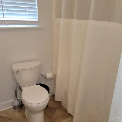 $2,000 | 105 North D Street, Pensacola, FL 32502