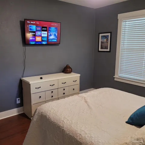 $2,000 | 105 North D Street, Pensacola, FL 32502