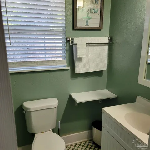 $2,000 | 105 North D Street, Pensacola, FL 32502