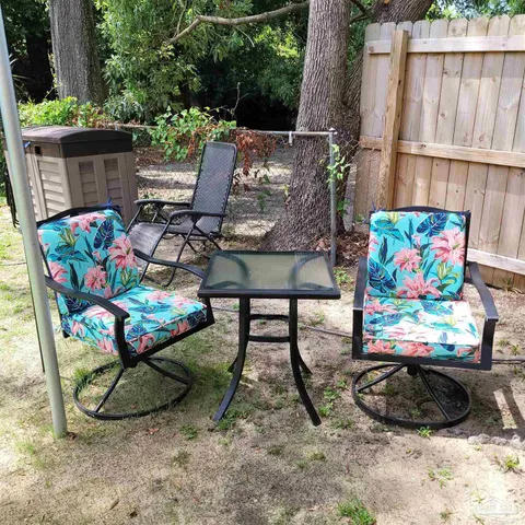 $2,000 | 105 North D Street, Pensacola, FL 32502