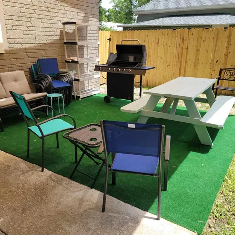 $2,000 | 105 North D Street, Pensacola, FL 32502