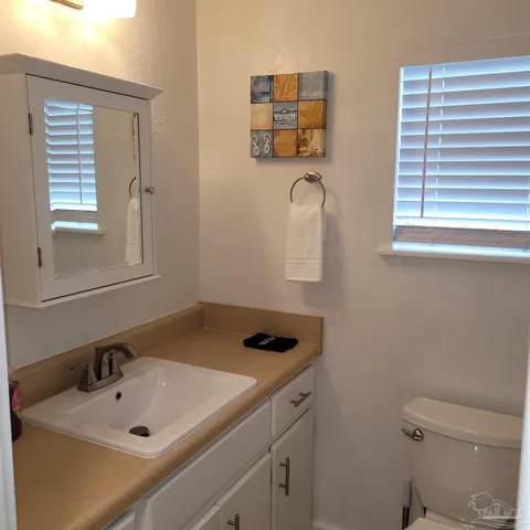 $2,000 | 105 North D Street, Pensacola, FL 32502