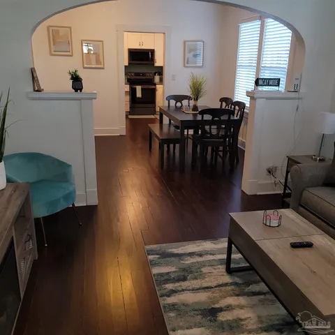 $2,000 | 105 North D Street, Pensacola, FL 32502