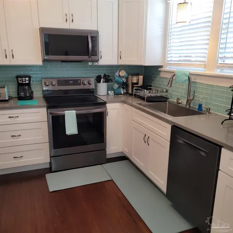 $2,000 | 105 North D Street, Pensacola, FL 32502