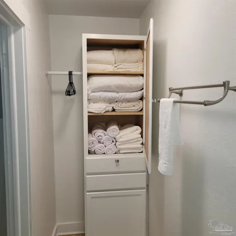 $2,000 | 105 North D Street, Pensacola, FL 32502