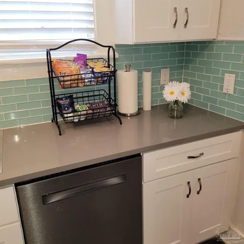 $2,000 | 105 North D Street, Pensacola, FL 32502