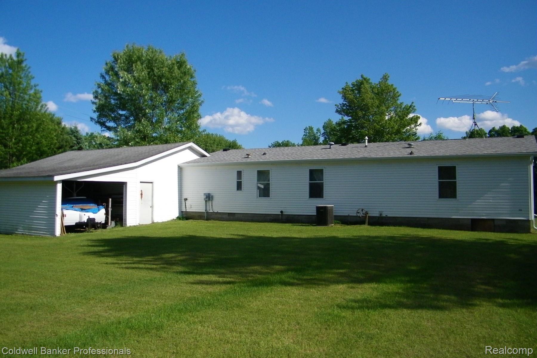 3199 Castle Road North Branch, MI 48461 - Photo 24 of 26 000_0078.jpg