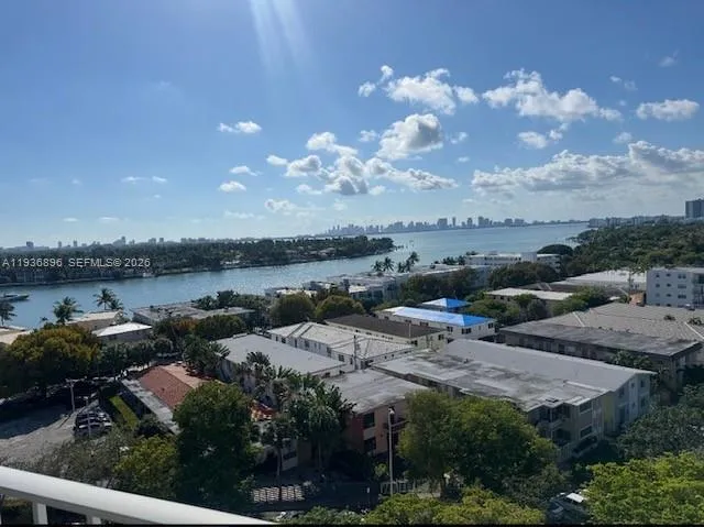 a picture of lake view