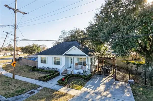 $299,000 | 22 Creagan Avenue, Gretna, LA 70053