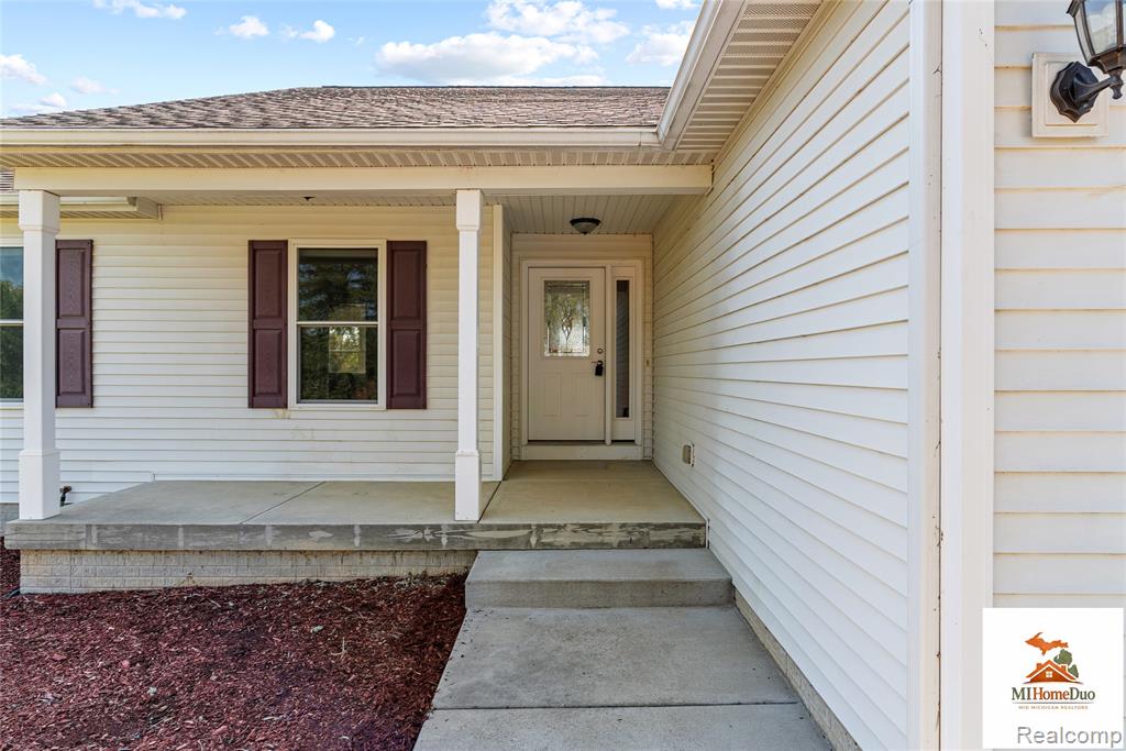 8110 Middleton Road Corunna, MI 48817 - Photo 5 of 47