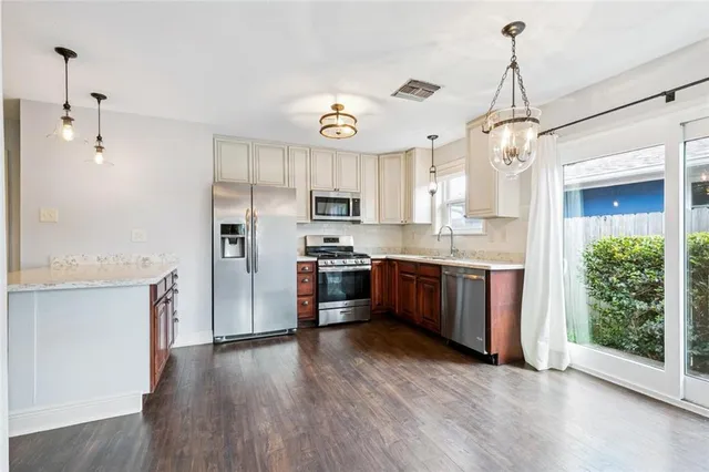 $2,400 | 1433 Poinsettia Drive, Metairie, LA 70005