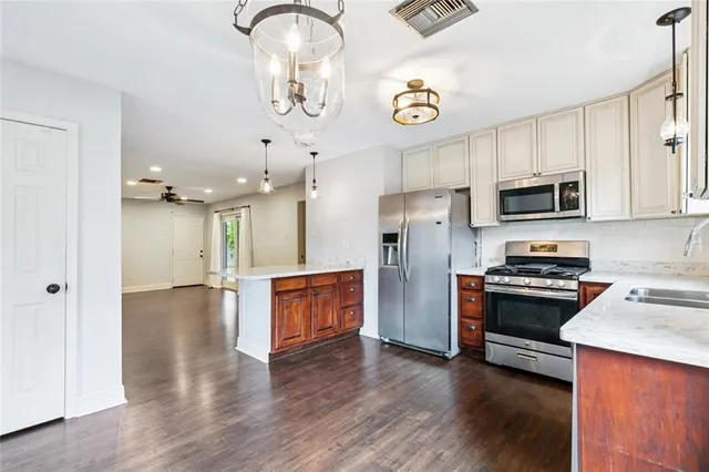 $2,400 | 1433 Poinsettia Drive, Metairie, LA 70005