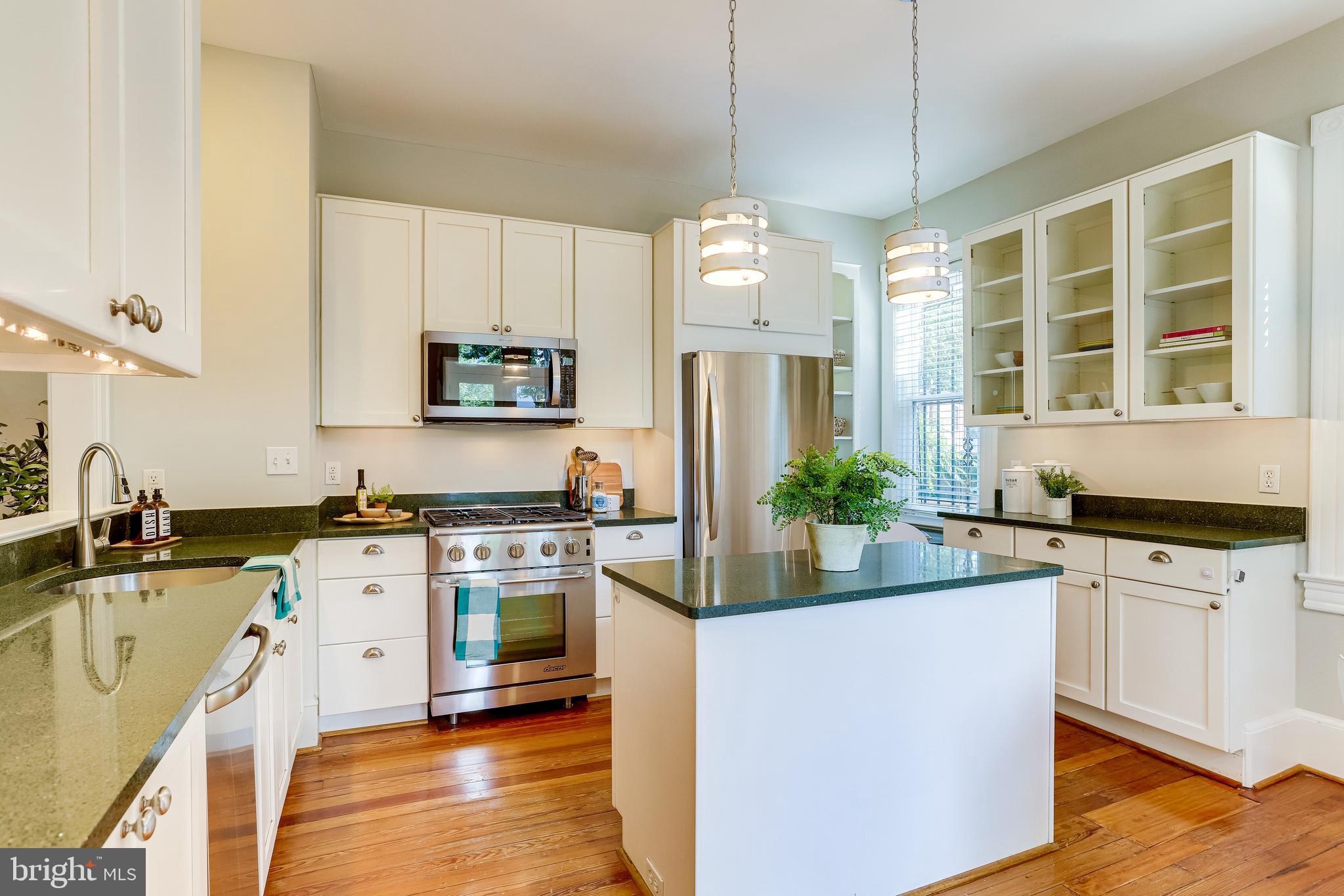 116 9th Street Southeast Washington, DC 20003 - Photo 13 of 56 SPACIOUS kitchen w/amazing counter/storage space