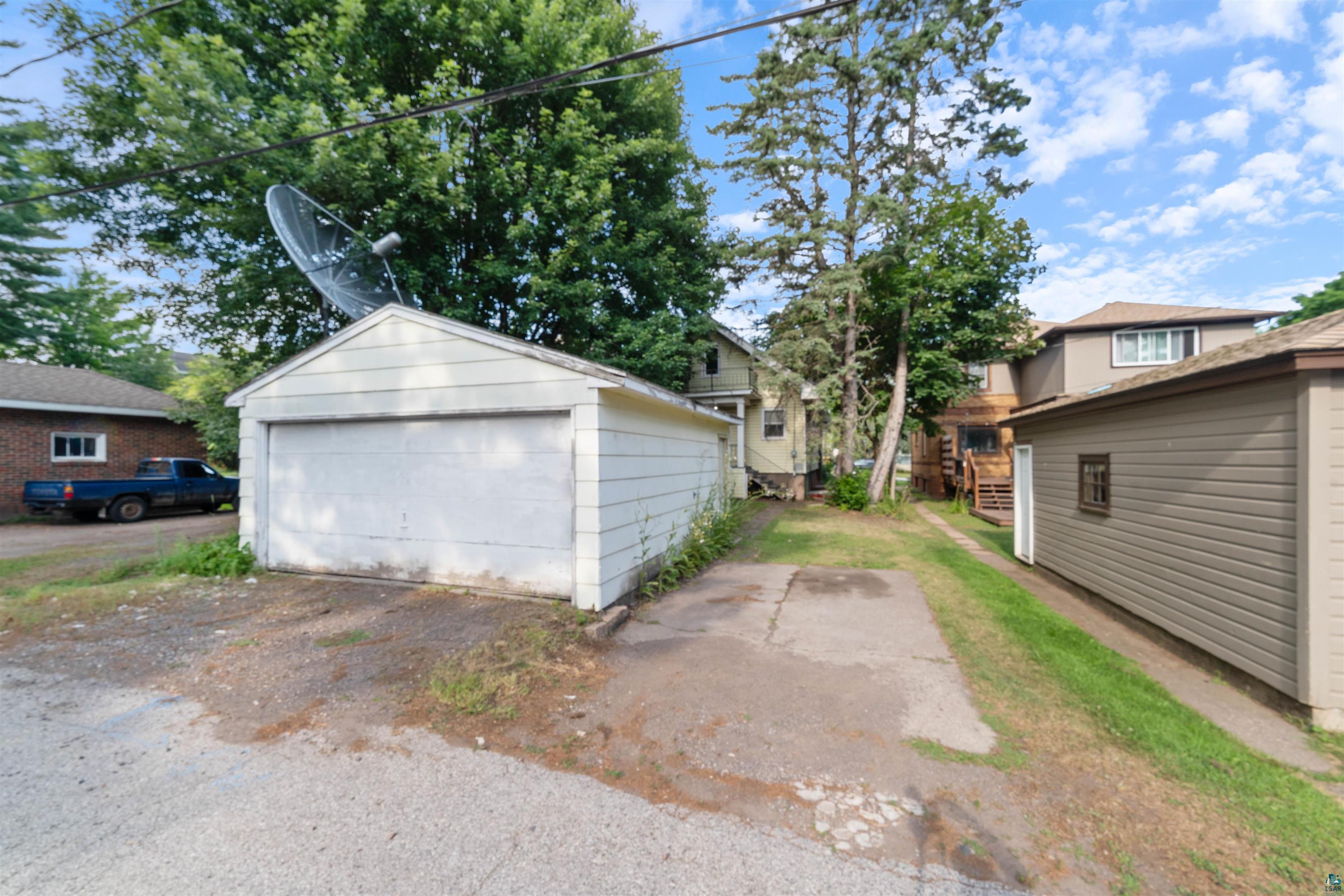 915 Grandview Avenue Duluth, MN 55812 - Photo 2 of 33