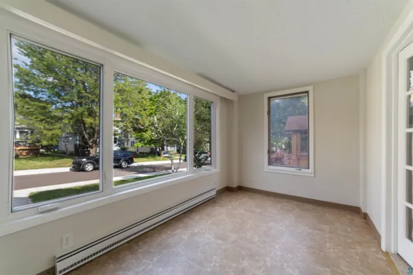 $349,900 | 915 Grandview Avenue, Duluth, MN 55812