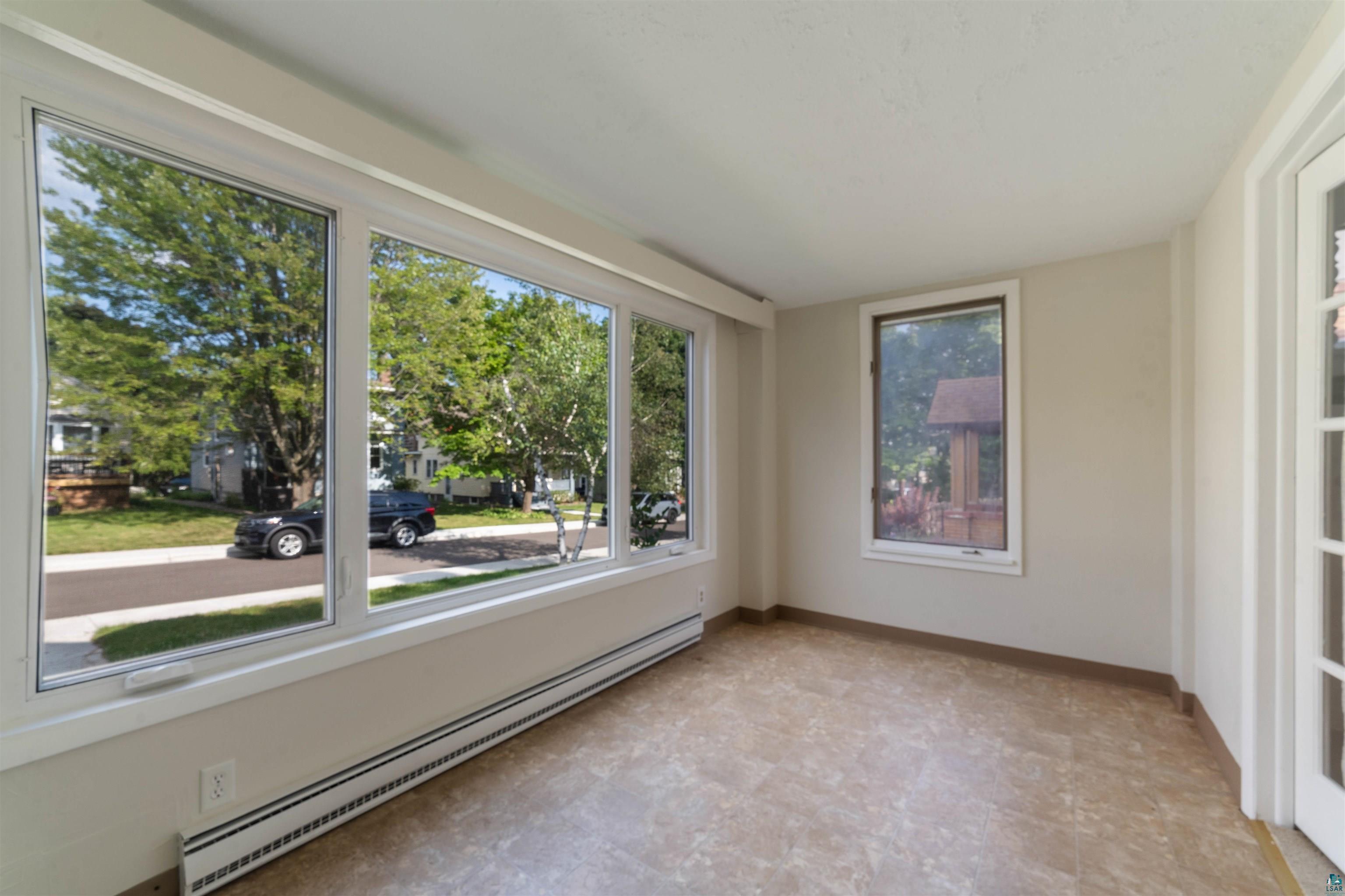 915 Grandview Avenue Duluth, MN 55812 - Photo 7 of 33
