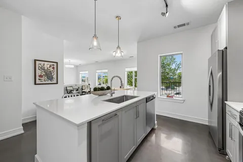 $450,000 | 5710 McCommas Boulevard, Unit 101, Dallas, TX 75206