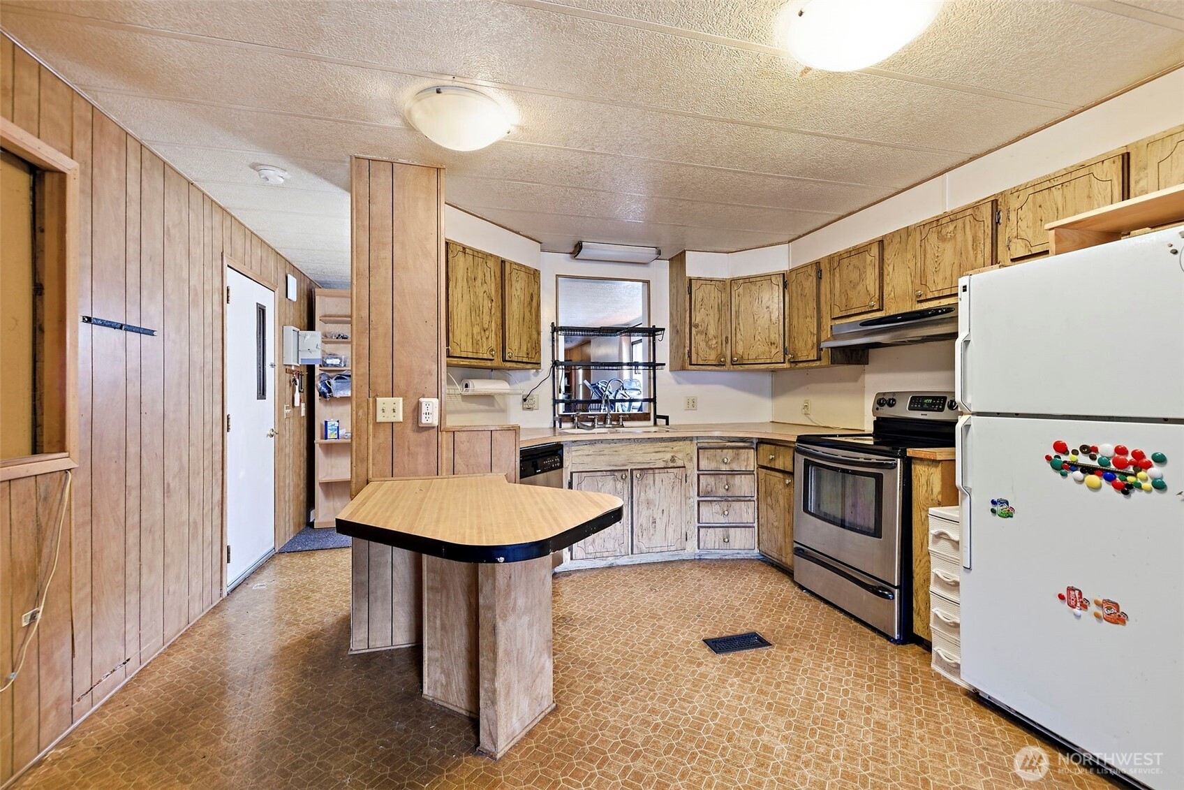 3333 228th Street Southeast, Unit 99 Bothell, WA 98021 - Photo 9 of 27 a kitchen with refrigerator and cabinets