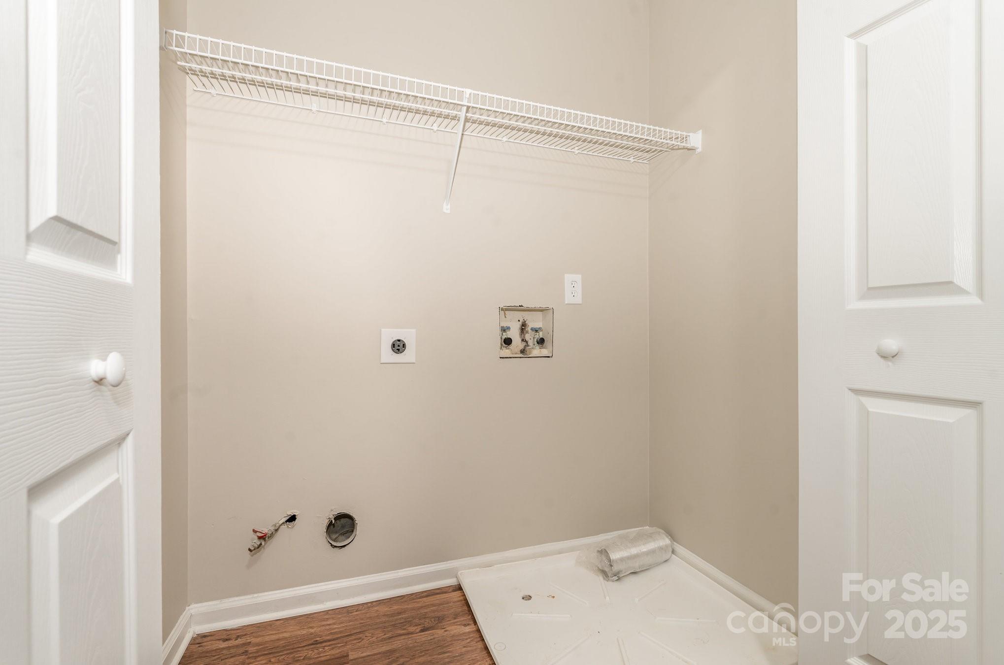 7527 Henderson Park Road Huntersville, NC 28078 - Photo 16 of 18 a bathroom with a bathtub
