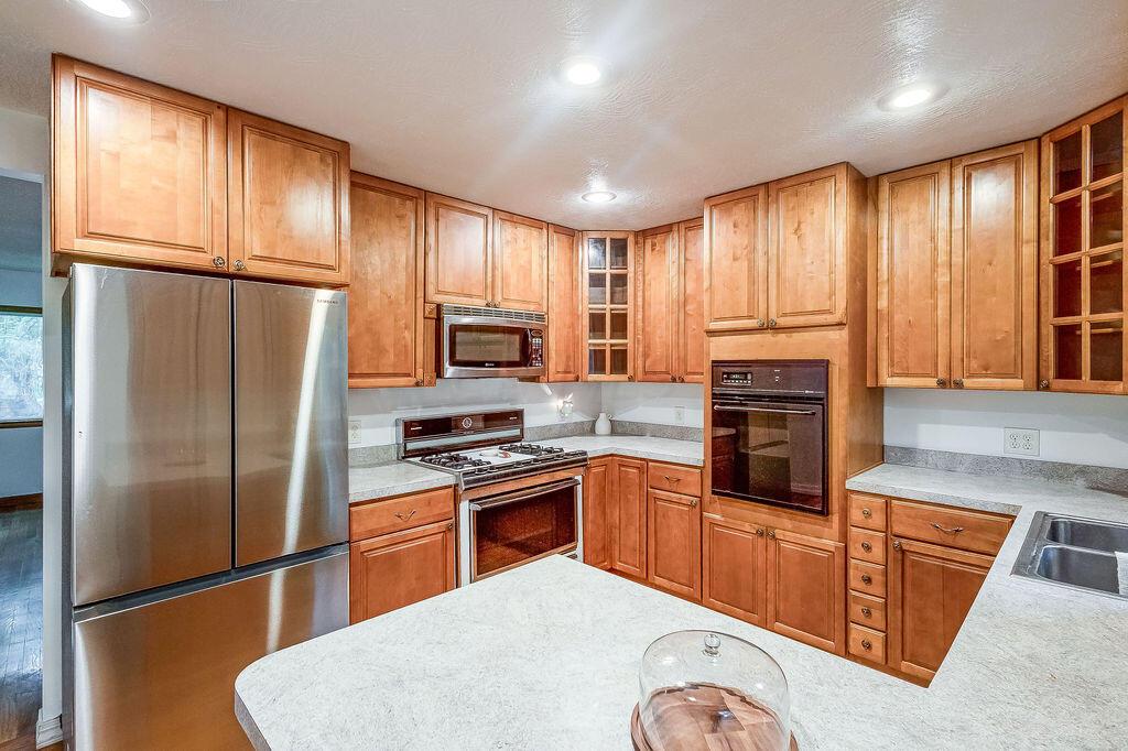 6541 Charles Road Westerville, OH 43082 - Photo 4 of 24 1-11
