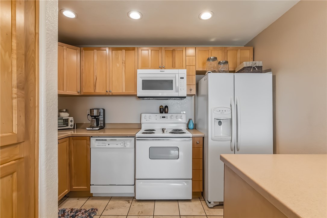 3408 Sunriver Road, Unit 208 Bullhead City, AZ 86429 - Photo 15 of 47 Kitchen