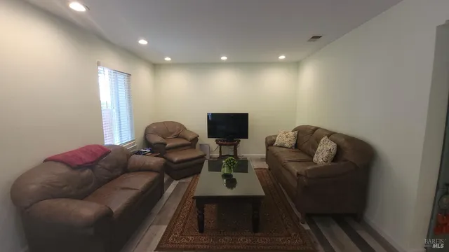 $2,750 | 2315 Cross Avenue, Santa Rosa, CA 95401