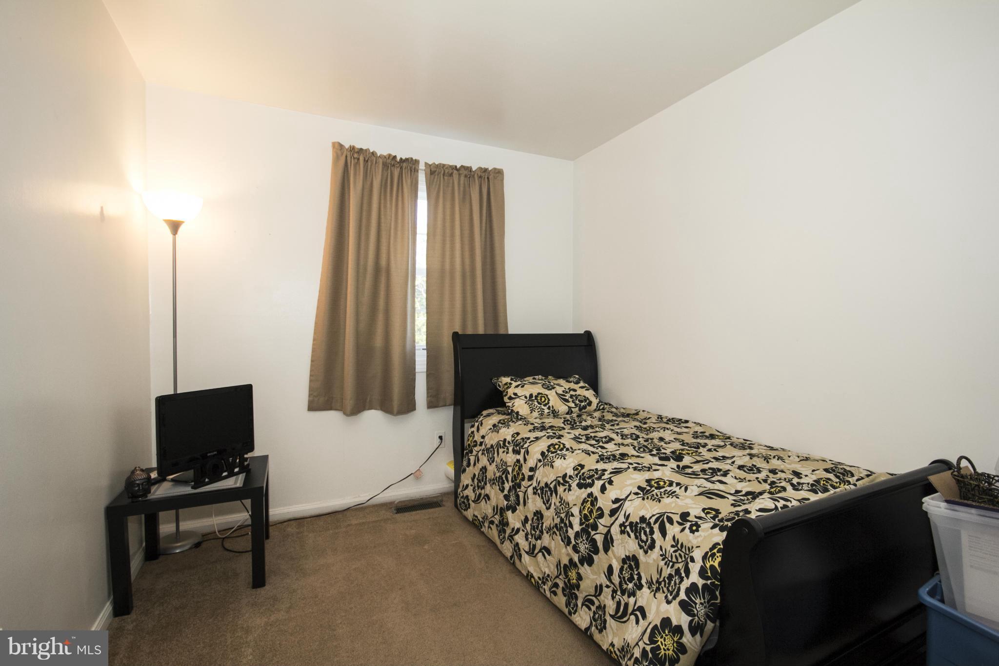 1585 Lynch Road Baltimore, MD 21222 - Photo 27 of 29 Bedroom