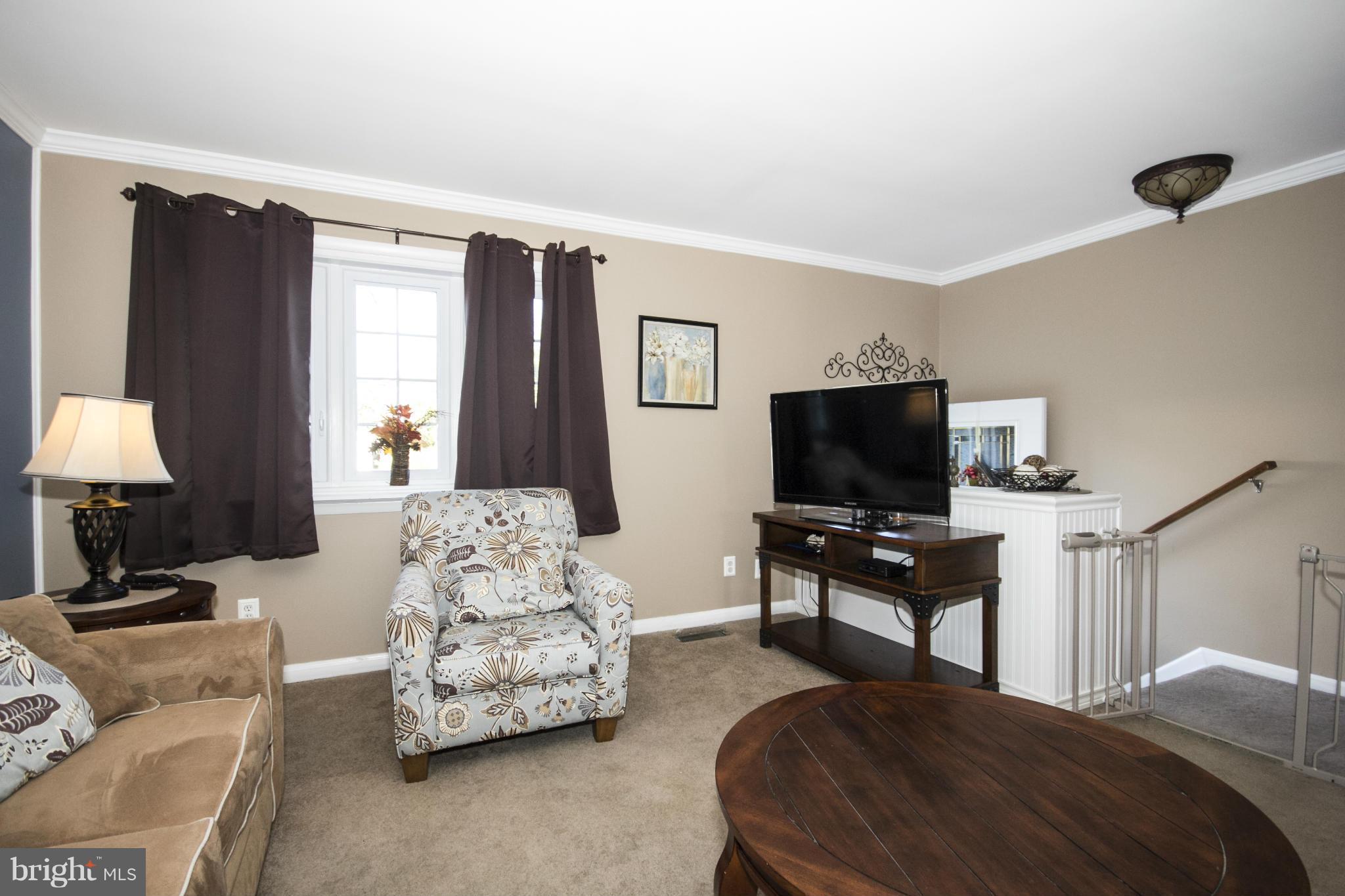 1585 Lynch Road Baltimore, MD 21222 - Photo 5 of 29 Family Room