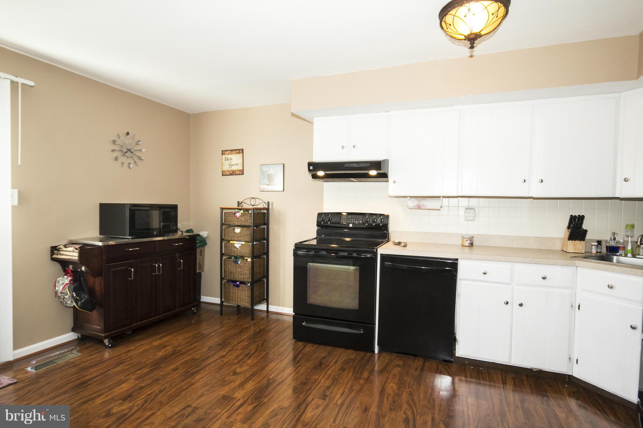1585 Lynch Road Baltimore, MD 21222 - Photo 6 of 29 Kitchen