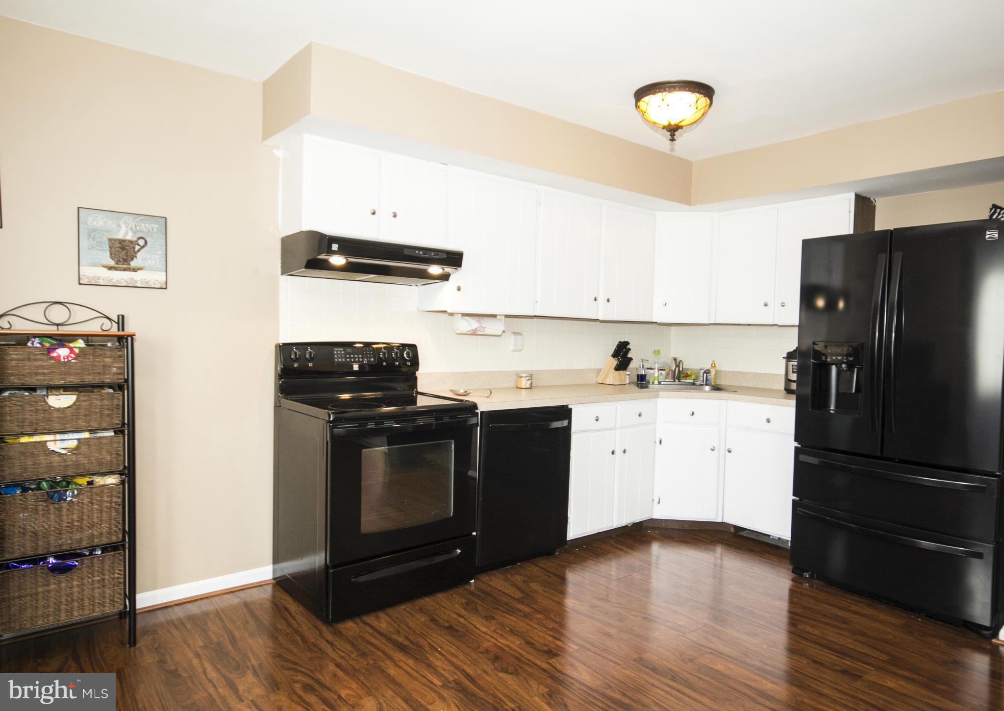 1585 Lynch Road Baltimore, MD 21222 - Photo 7 of 29 Kitchen