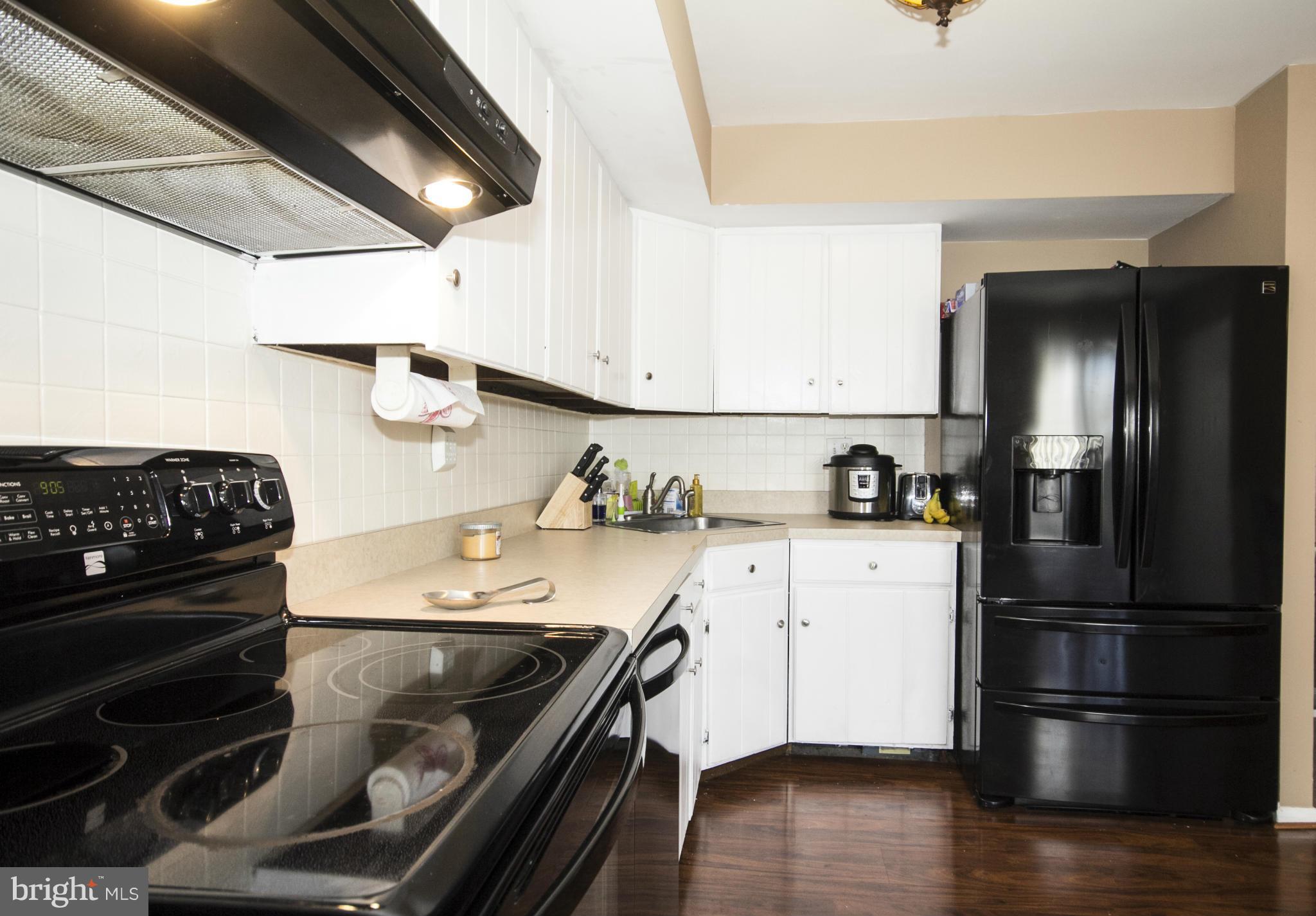 1585 Lynch Road Baltimore, MD 21222 - Photo 8 of 29 Kitchen