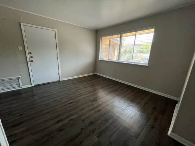 $1,000 | 3304 Red River Street, Unit 201, Austin, TX 78705