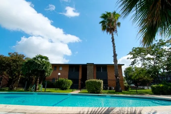 $1,000 | 3304 Red River Street, Unit 201, Austin, TX 78705