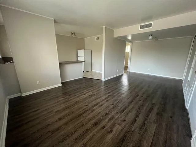 $1,000 | 3304 Red River Street, Unit 201, Austin, TX 78705