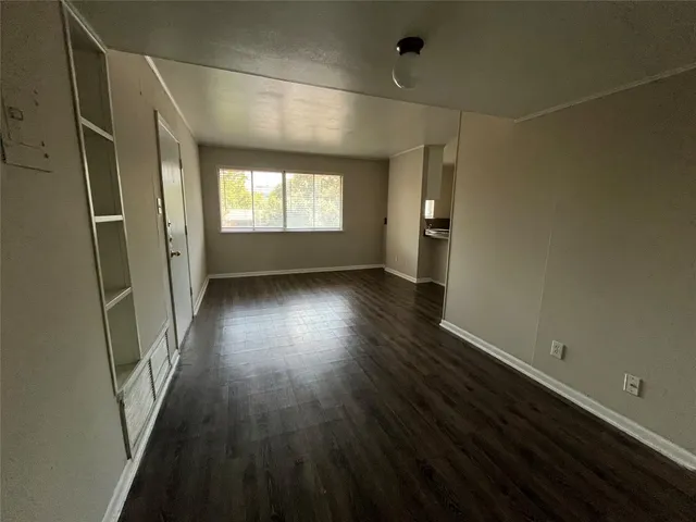 $1,000 | 3304 Red River Street, Unit 201, Austin, TX 78705