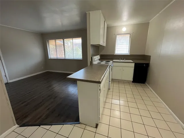 $1,000 | 3304 Red River Street, Unit 201, Austin, TX 78705