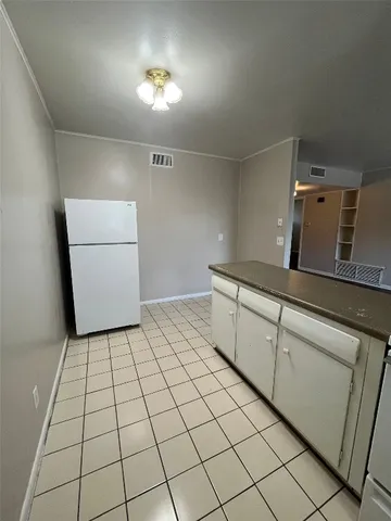 $1,000 | 3304 Red River Street, Unit 201, Austin, TX 78705