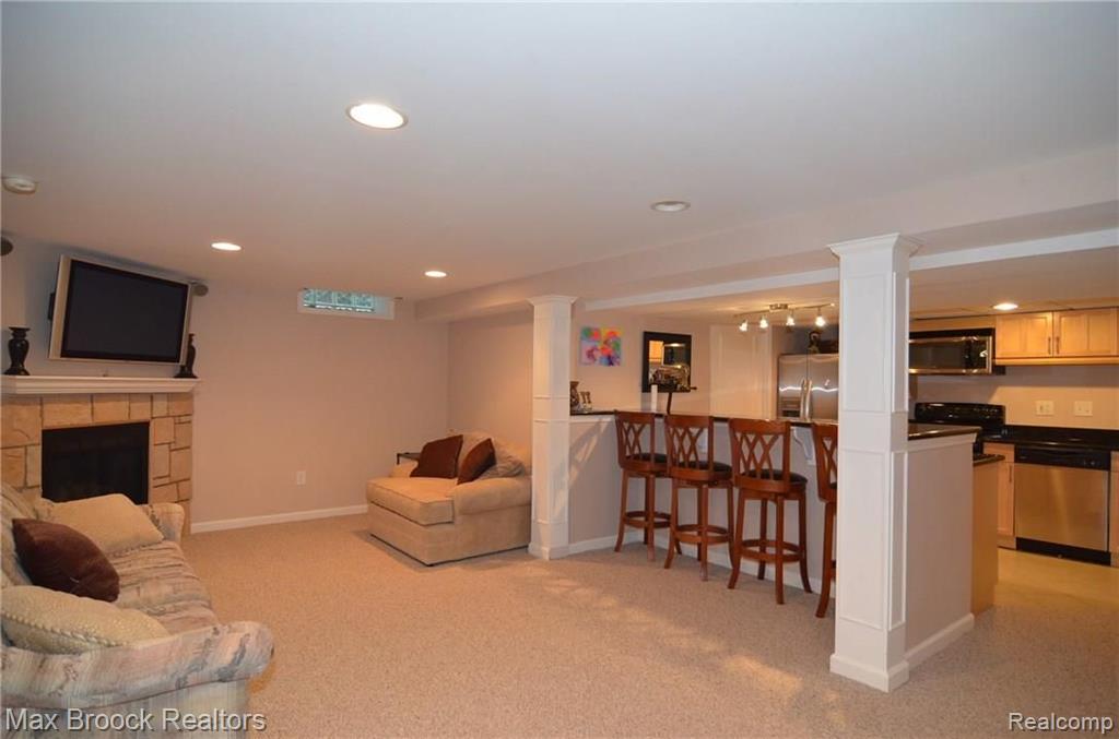 2183 Wayward Drive Rochester Hills, MI 48309 - Photo 40 of 44